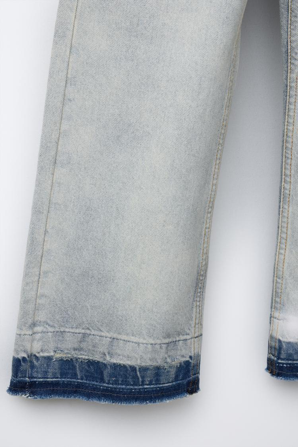 ZARA РАСКЛЕШЕННЫЕ ДЖИНСЫ С БЕСШОВНЫМИ НИЖНИМИ КРОМКАМИ, СИНИЙ