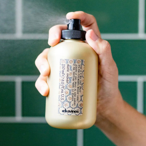 DAVINES This is a Sea Salt Spray it's for full-bodied, beachy looks Спрей с морской солью More Inside для объемных свободных укладок,  250 мл