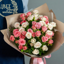 Букет кустовых роз в нежных тонах