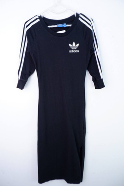 Платье Adidas для спортивного образа, маркировка 4, визуально на 40/42 размер