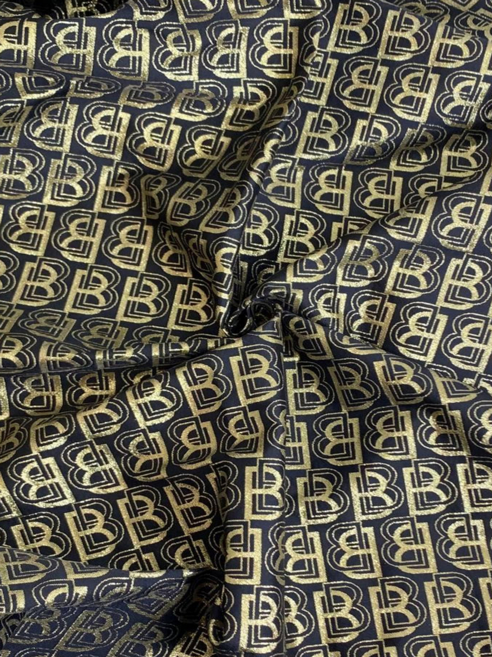 Костюмная жаккард буквы, черный/золото FC#51