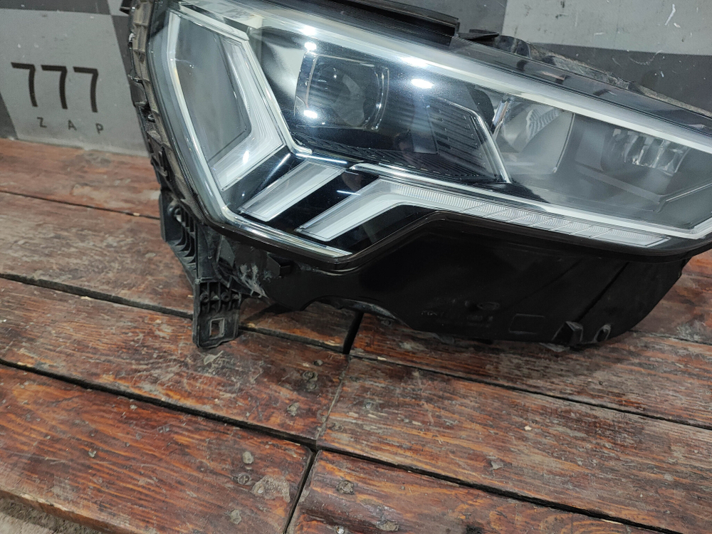 Фара правая LED Audi Q3 (F3) 18-нв Б/У Оригинал целая 83A941774