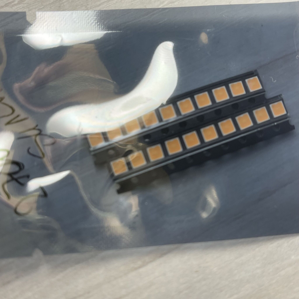 Светодиод с высокой цветовой передачей на матрице SunLike 3030 3.2-3.4V 60-150mA 2700K CRI95 3х3мм Seul Semicindoctor