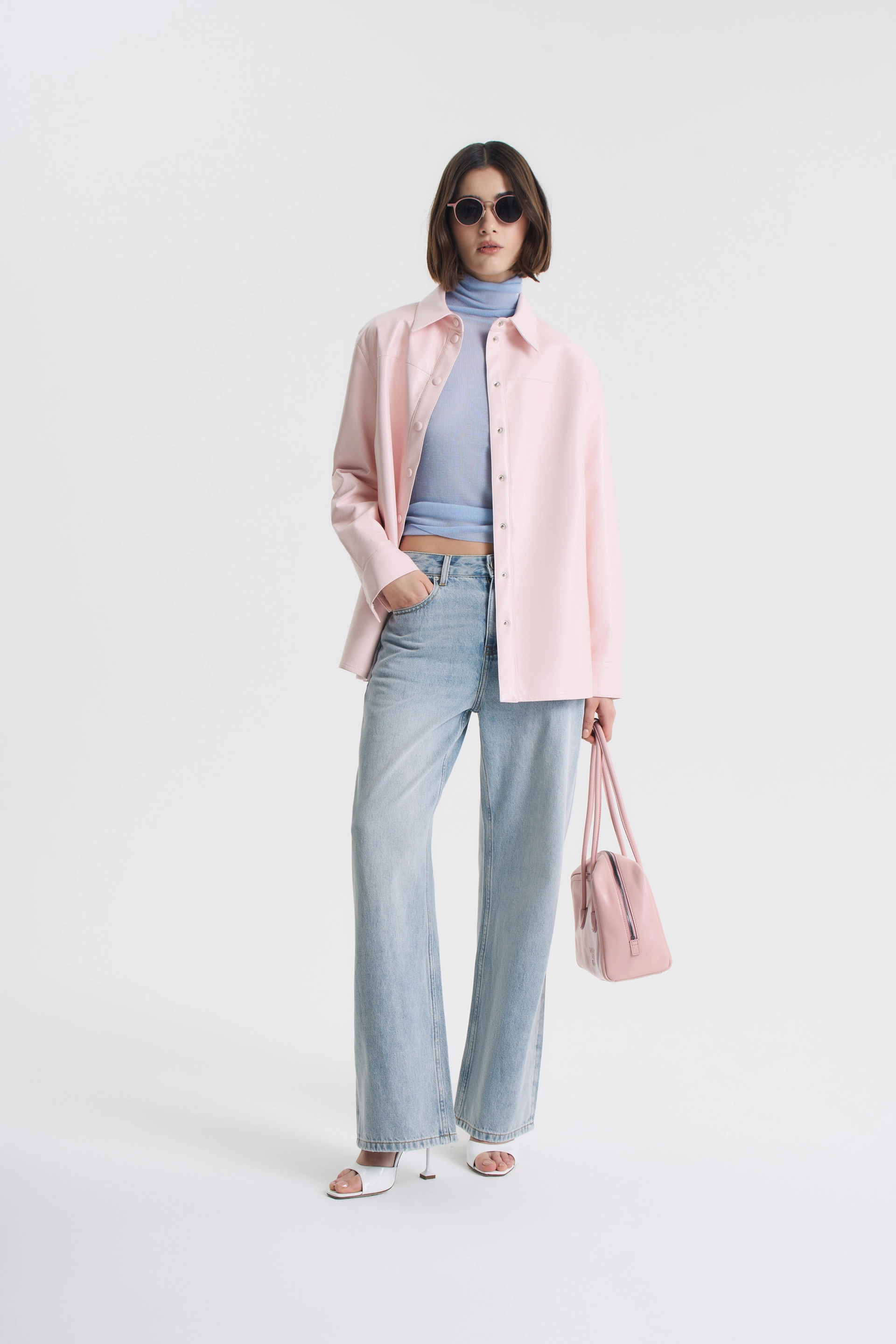 Рубашка из розовой экокожи