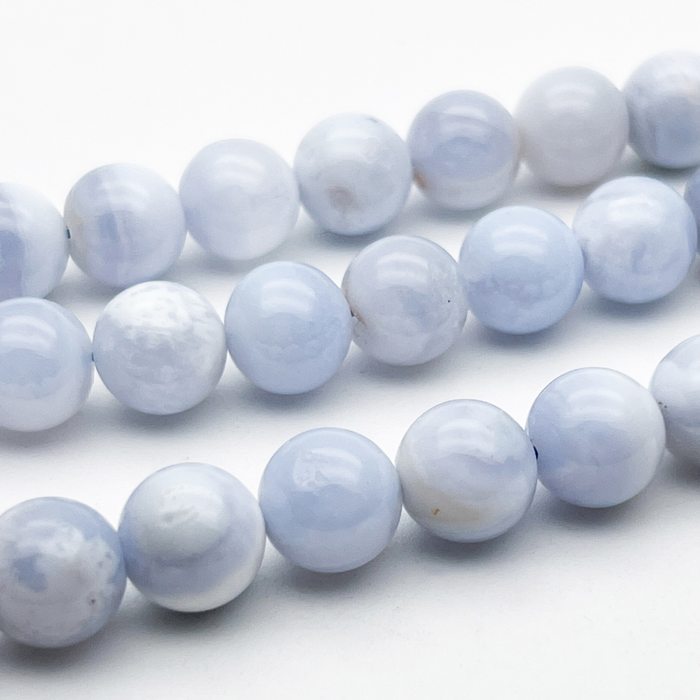 Агат голубой бусины ("Сапфирин"), диаметр около 10,5-10,8 мм, цена за 9 шт (1/4 нити)