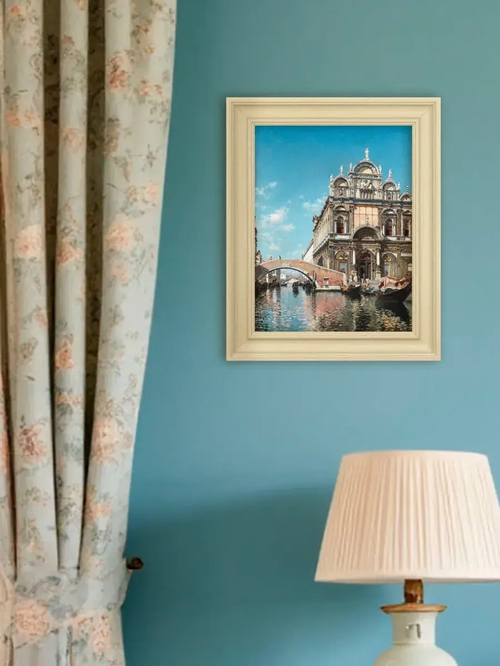 Картина настенная интерьерная в раме