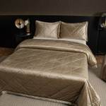 Велюровое покрывало в клетку и две наволочки OVL030