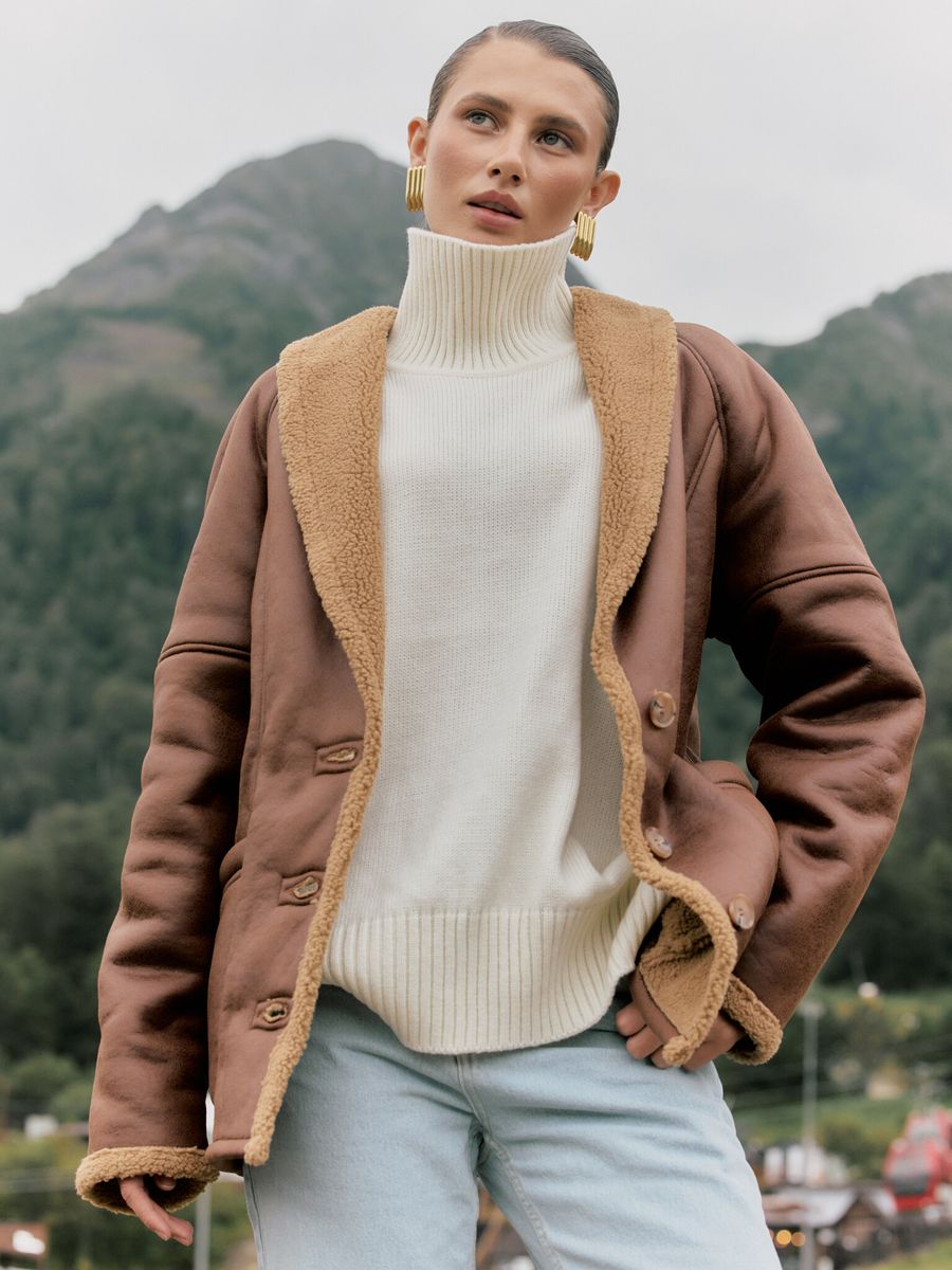 Дубленка из искусственного меха коричневая