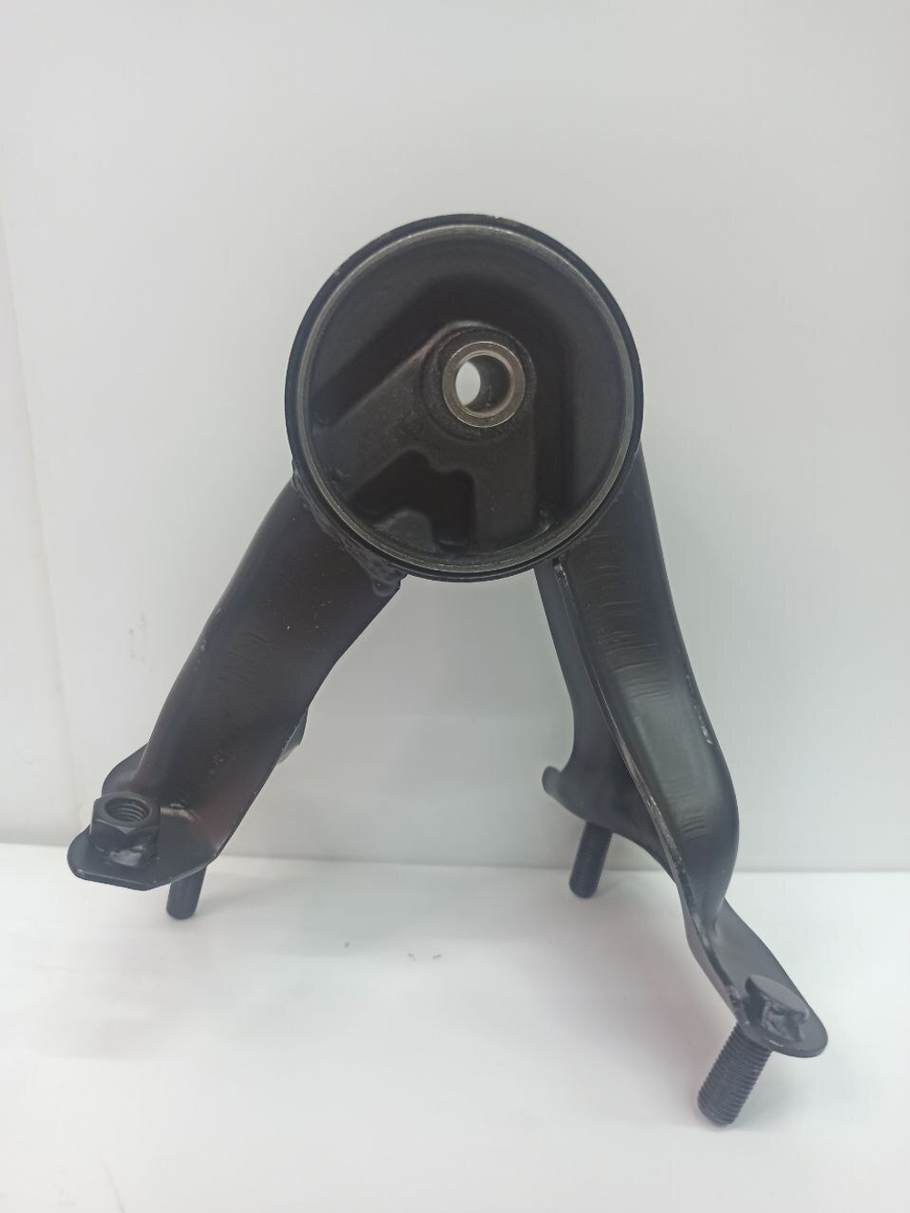 Опора двигателя задняя (подушка) Geely арт. 1064001148