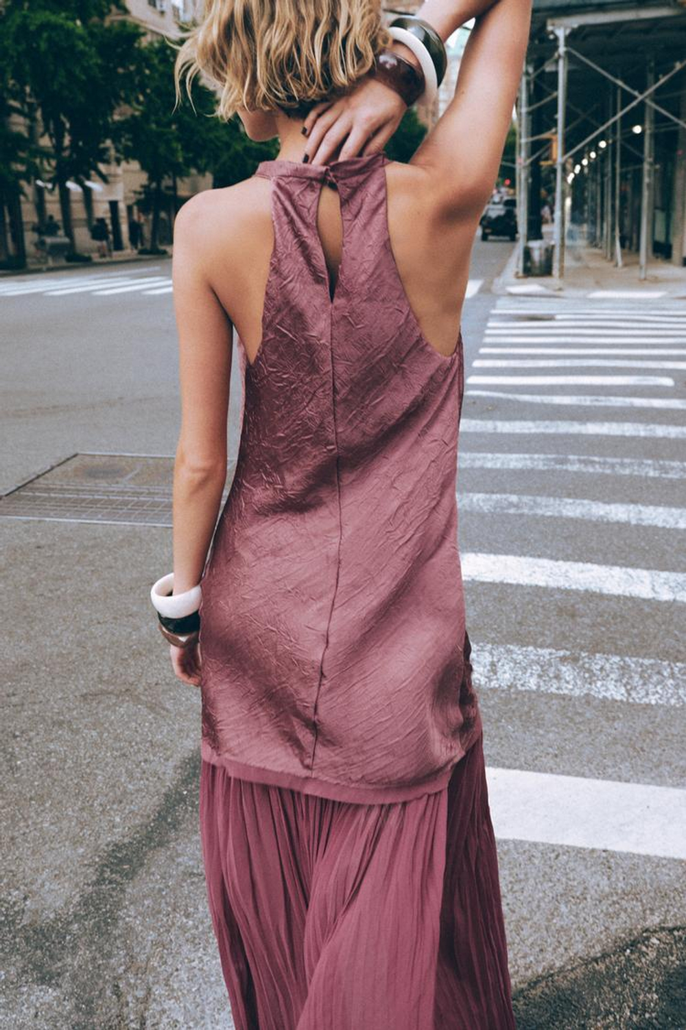 ZARA ПЛИССИРОВАННОЕ ПЛАТЬЕ МИДИ, МАРСАЛА