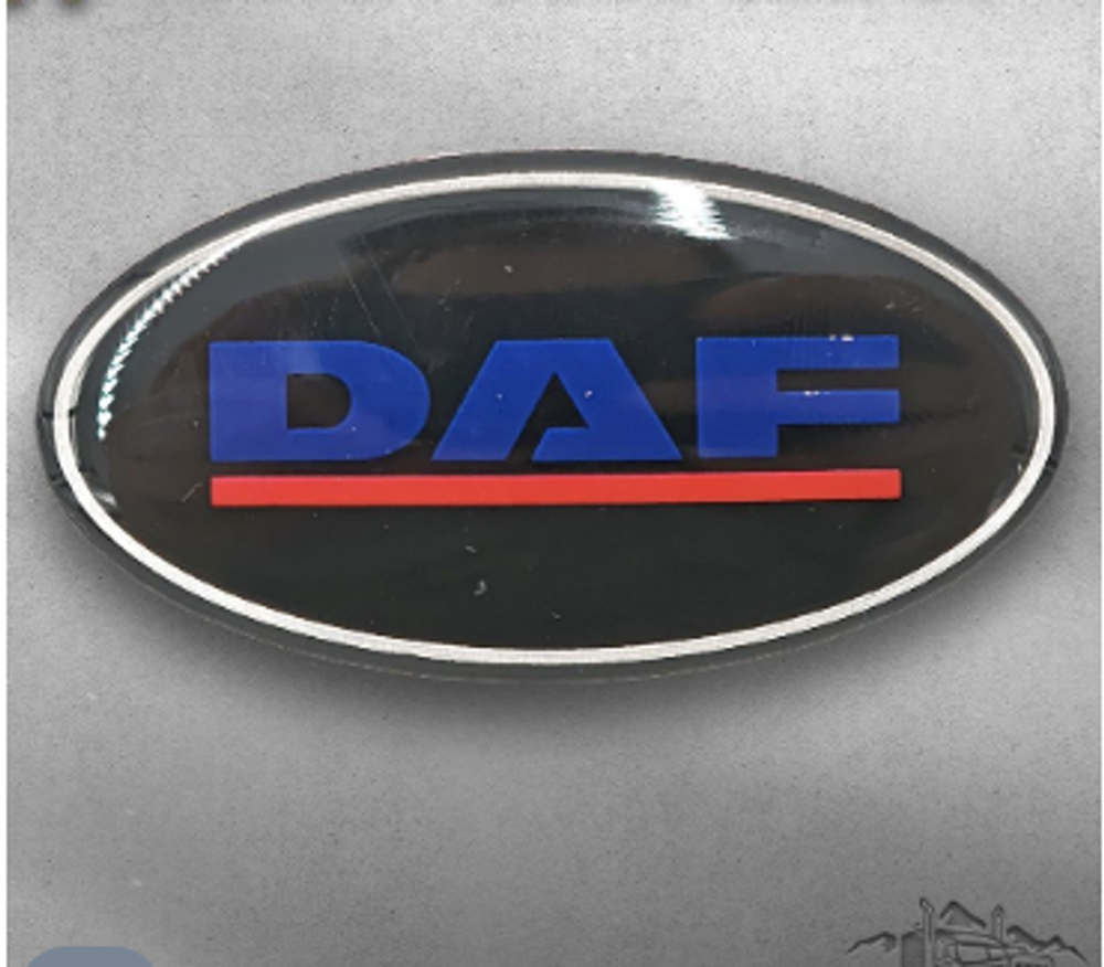 Наклейка DAF овальная объемная (шильдик Даф, 6,4х3,5см). Черная с цветной надписью