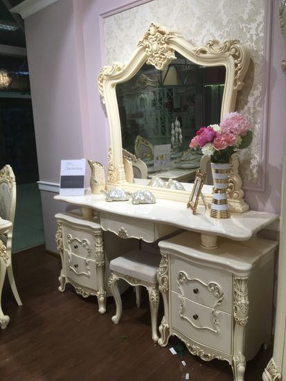 Стол туалетный  ДЖОКОНДА с пуфом и зеркалом крем глянец