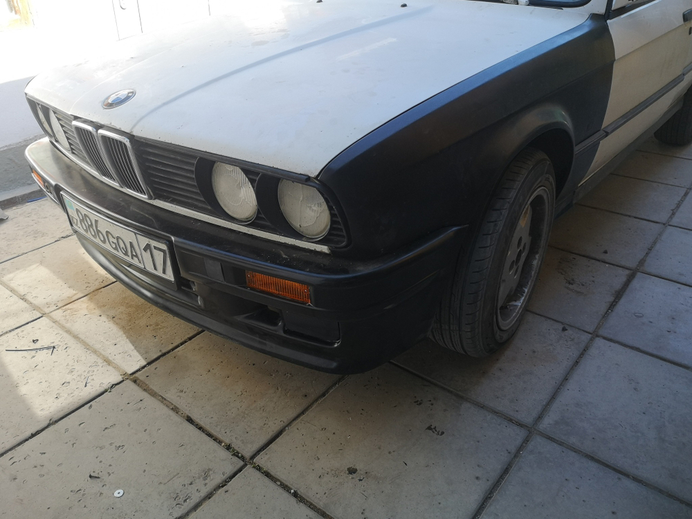 BMW E30 Крыло правое (Реплика "Стекловолокно")