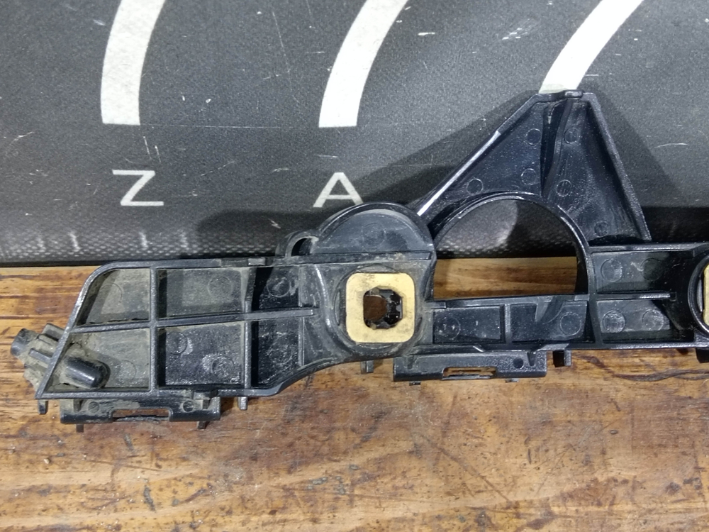 Кронштейн заднего бампера левый Toyota RAV4 IV (XA40) 12-15 Б/У Оригинал 5215642010