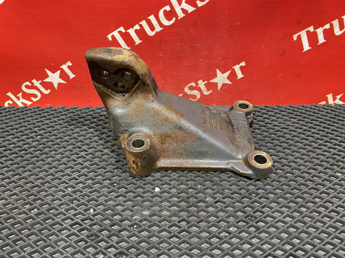 Кронштейн двигателя передний правый 2017г