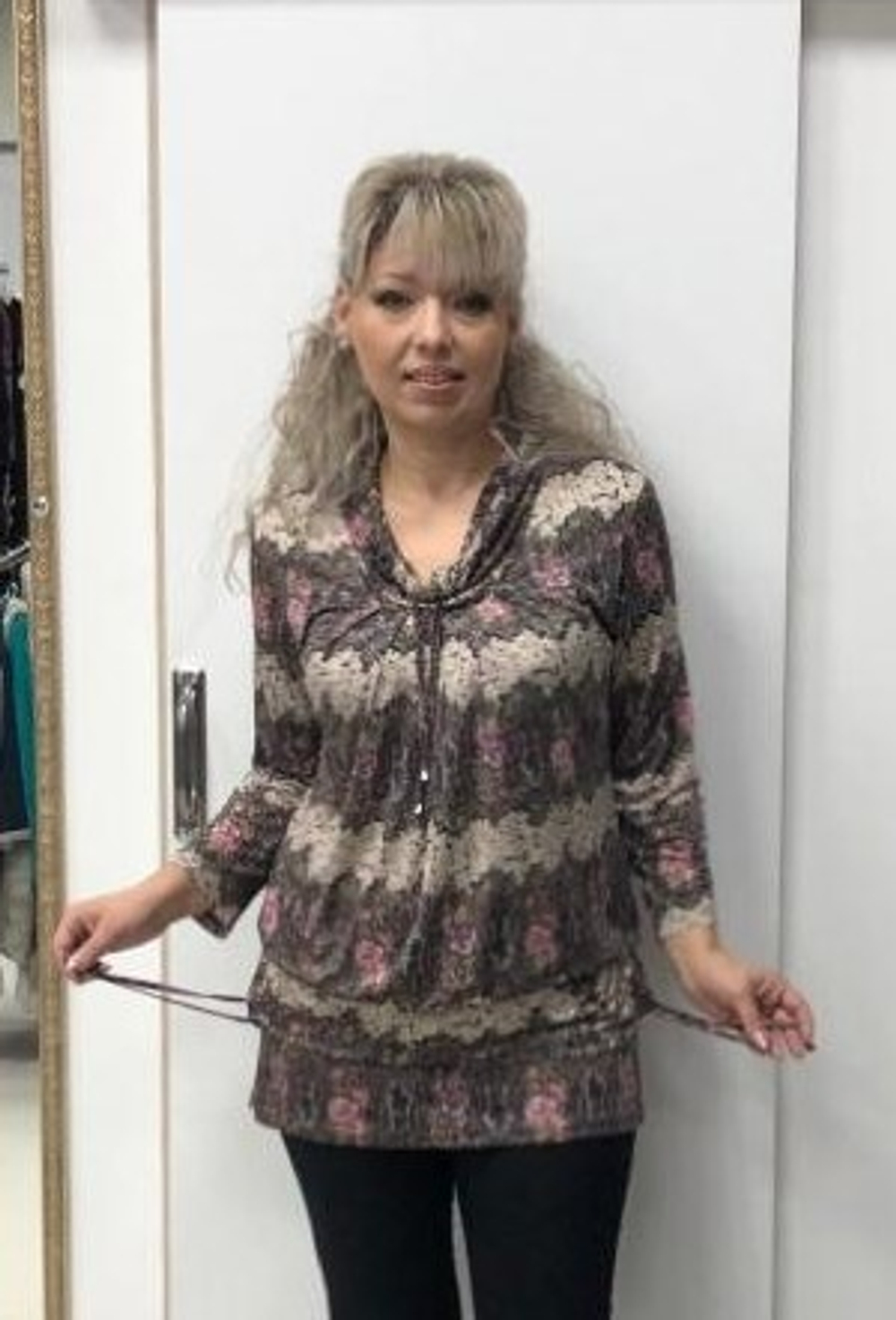 Вискозное нарядное платье-туника оригинальной расцветки