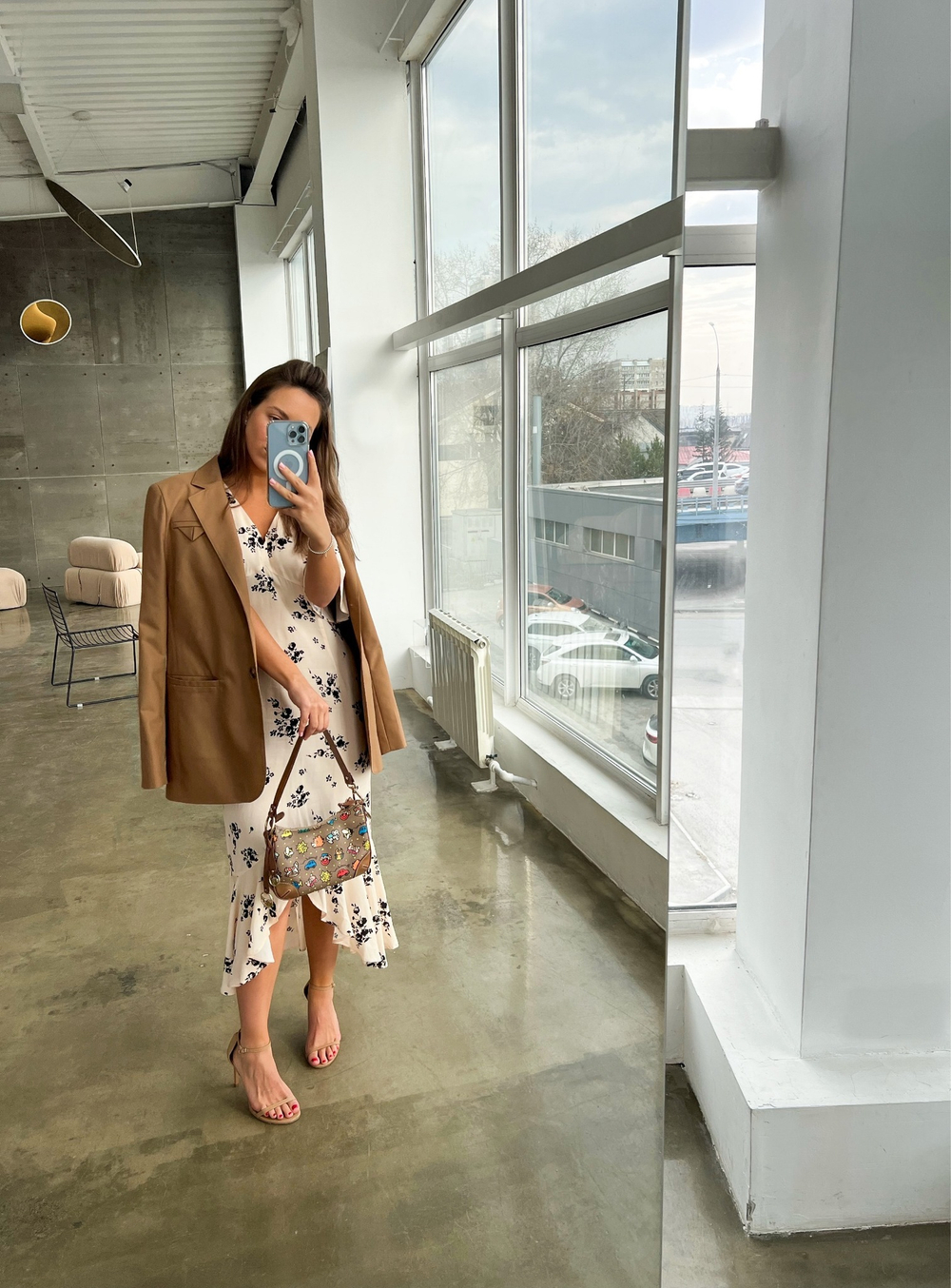 Силуэтное платье в светлый цветок 3