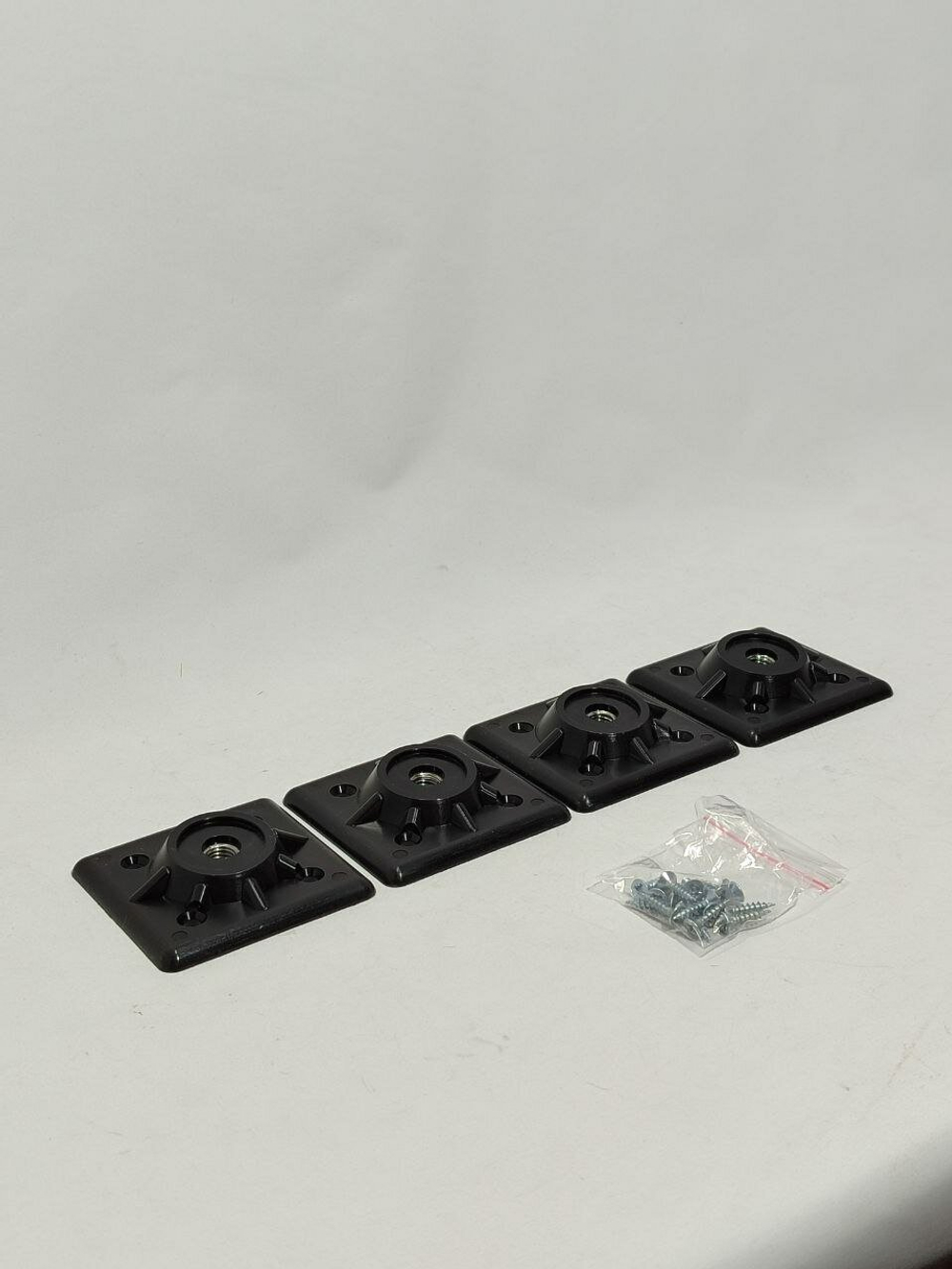 Крепление для мебельных ножек Ширина 7 см, диаметр отв 10мм/ 4 штуки