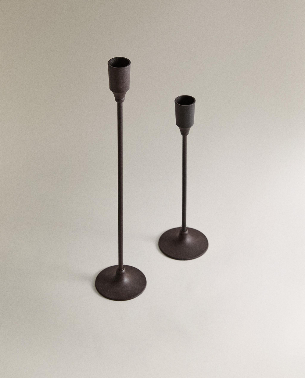 Zara Home Подсвечник из латуни, цвет чёрный, 23 см