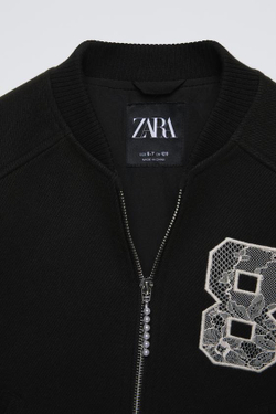 ZARA БОМБЕР ИЗ ФЕТРА С НАШИВКОЙ, ЧЕРНЫЙ