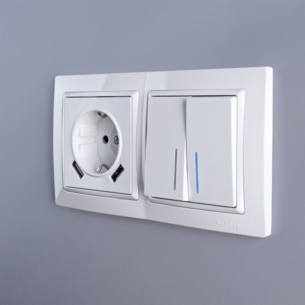 Розетка с заземлением, шторками и USBх2 (белый)