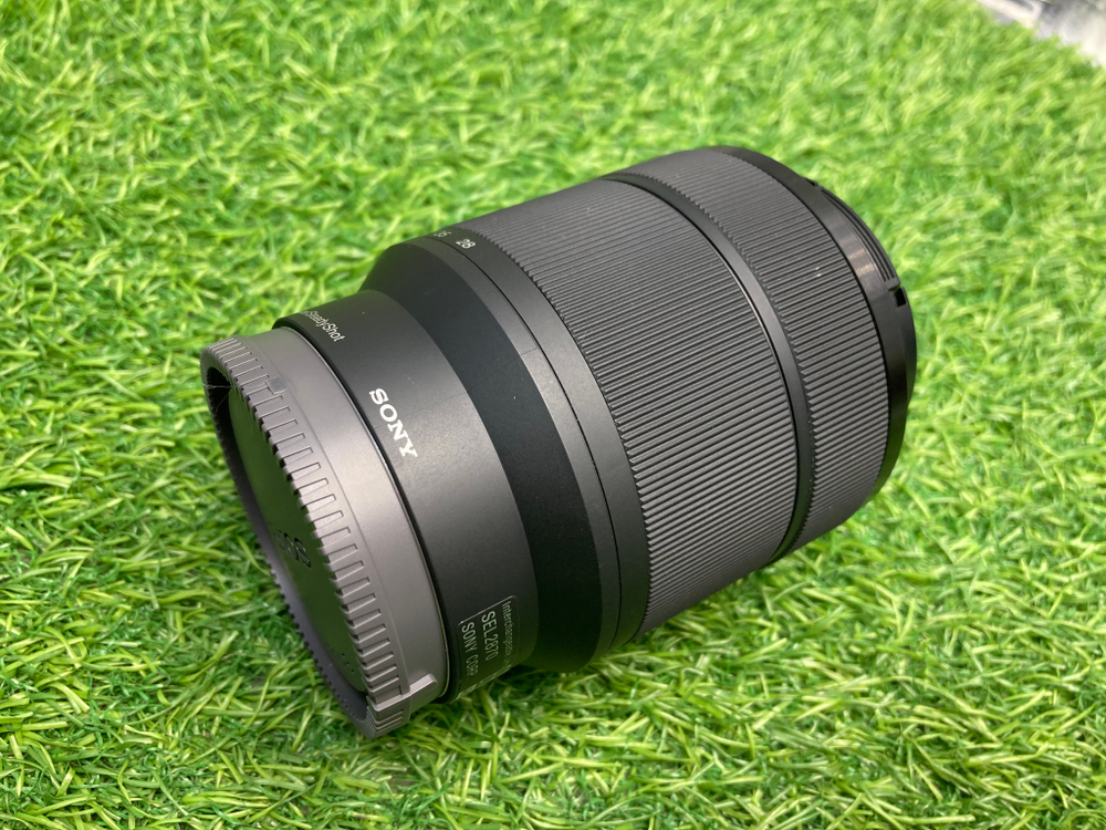 Sony E 28-70mm 3.5-5.6 OSS