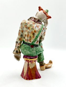 Фарфоровая статуэтка. Задумчивый клоун. Дулево. 80-90-е. гг. Автор Яснецов В. К.