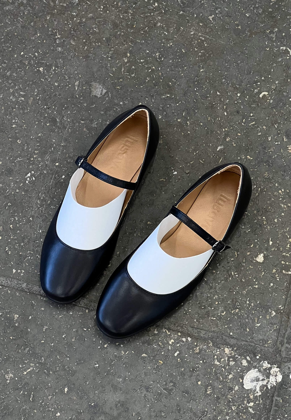 Mary Jane Round // Black