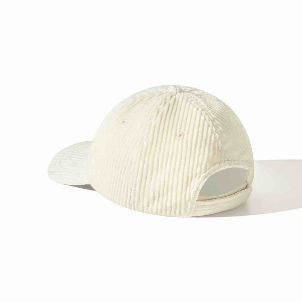 Купить Кепка Ymkashix Velvet Face Flower белая Кепка Ymkashix Velvet Face Flower белая