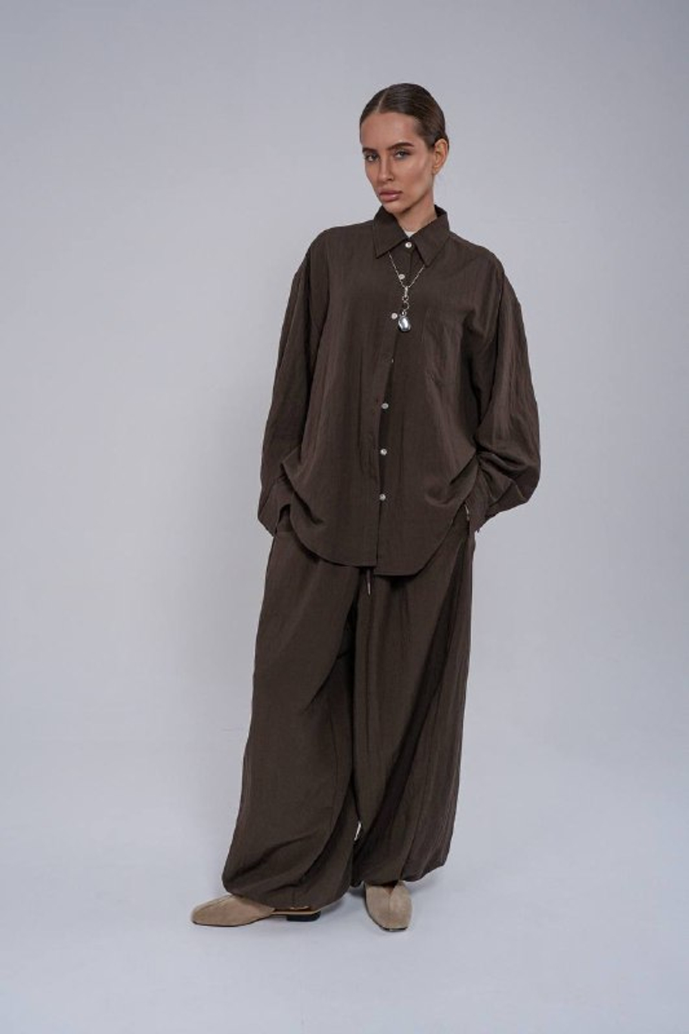 Костюм из тенсела с брюками аладинами.