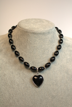 Колье из натурального черного агата "Черное сердце"