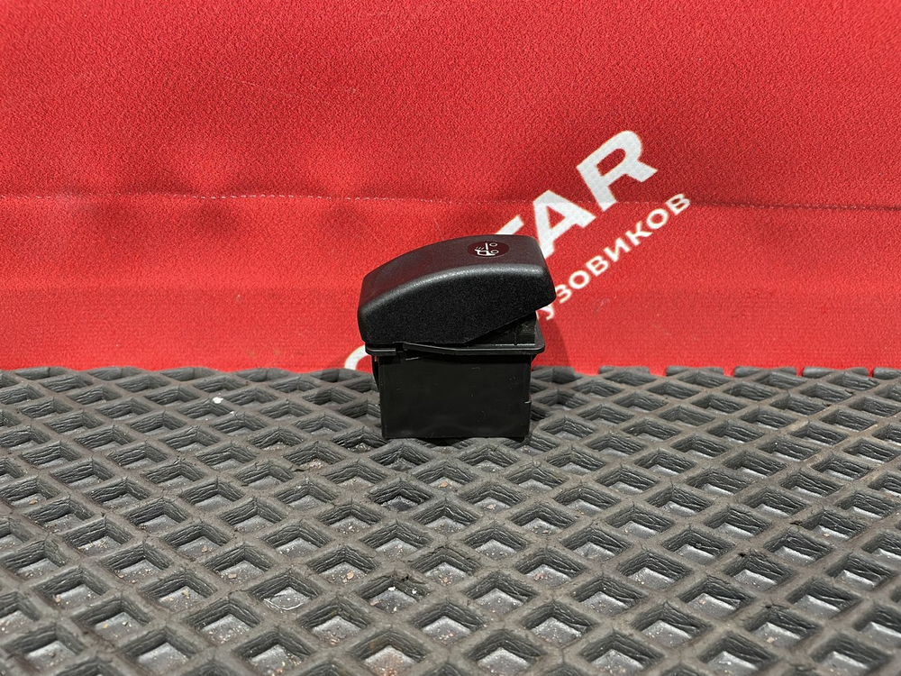 Кнопка освещения за кабиной