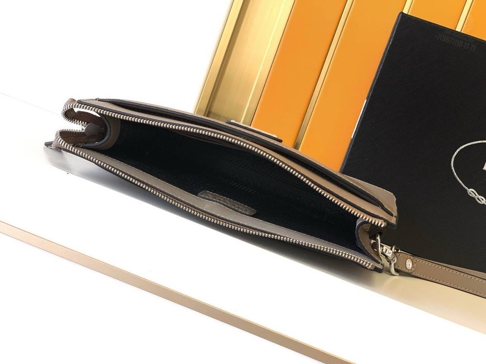 Клатч Prada