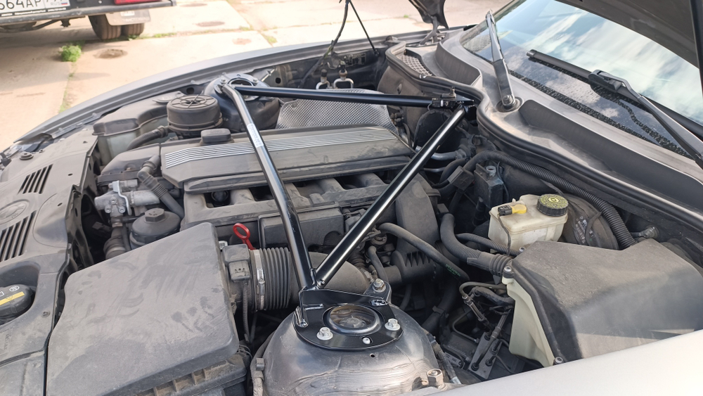 Распорка передних стоек треугольная (цельная) BMW Z4 E85, E86 ДО рестайлинг с M54 (ПОД ЗАКАЗ)