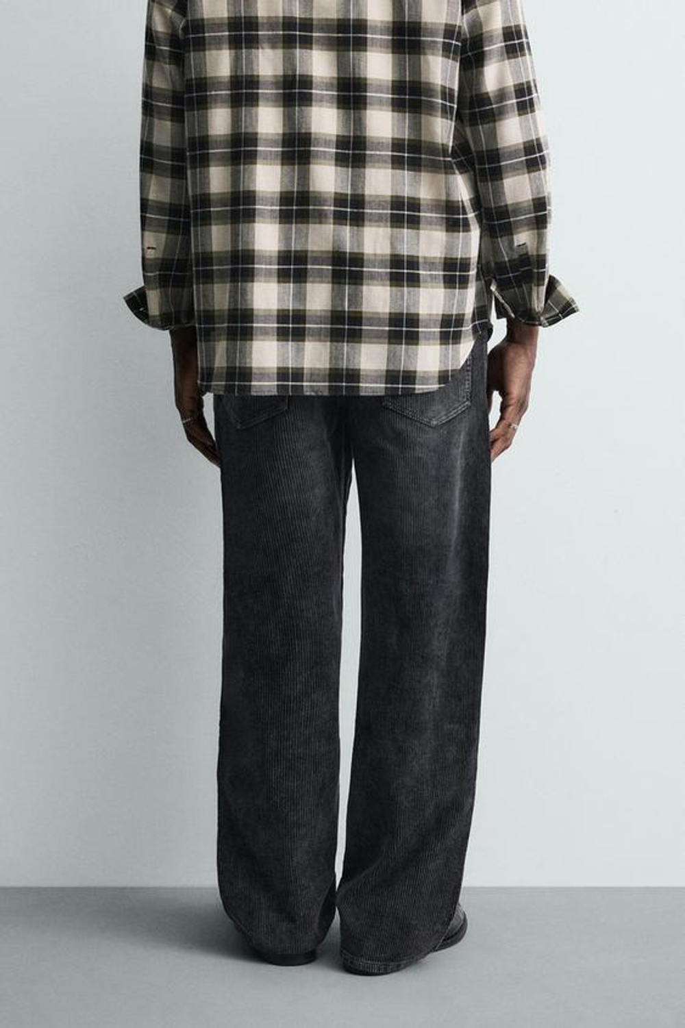 ZARA ВЕЛЬВЕТОВЫЕ БРЮКИ BAGGY FIT СО СМЕЩЕННЫМИ ШВАМИ, ЧЕРНЫЙ