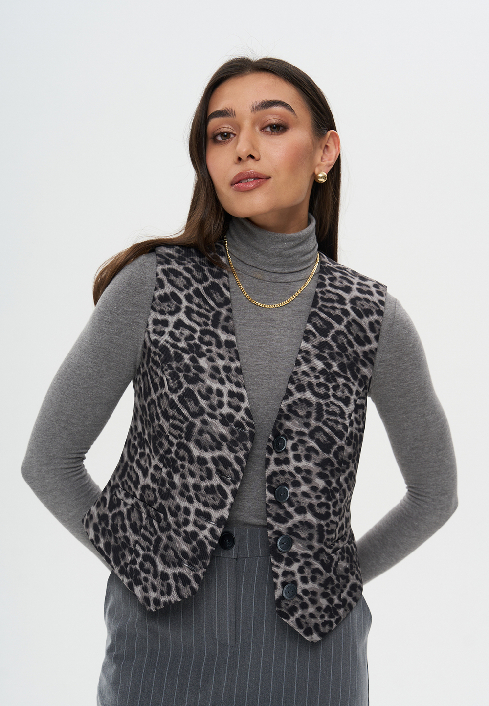 Жилет приталенный