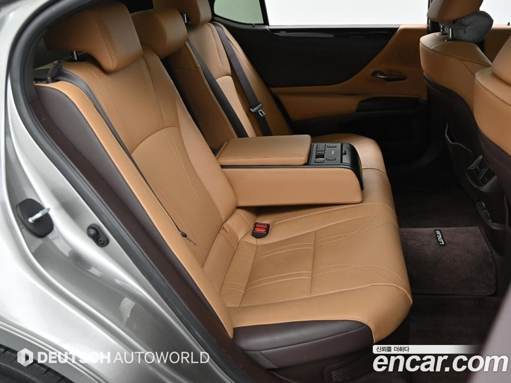 Lexus ES300h 7 Generation Luxury Plus (10.2020)