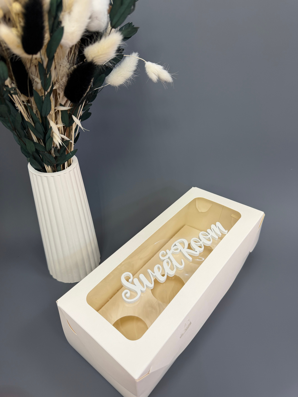 Коробка для 3 капкейков с прямоуг окном и лож белая 24х10х10