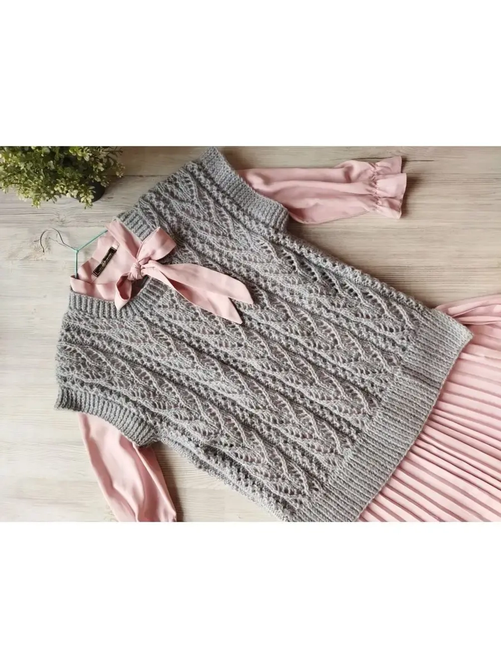 Жилет вязаный ажурный