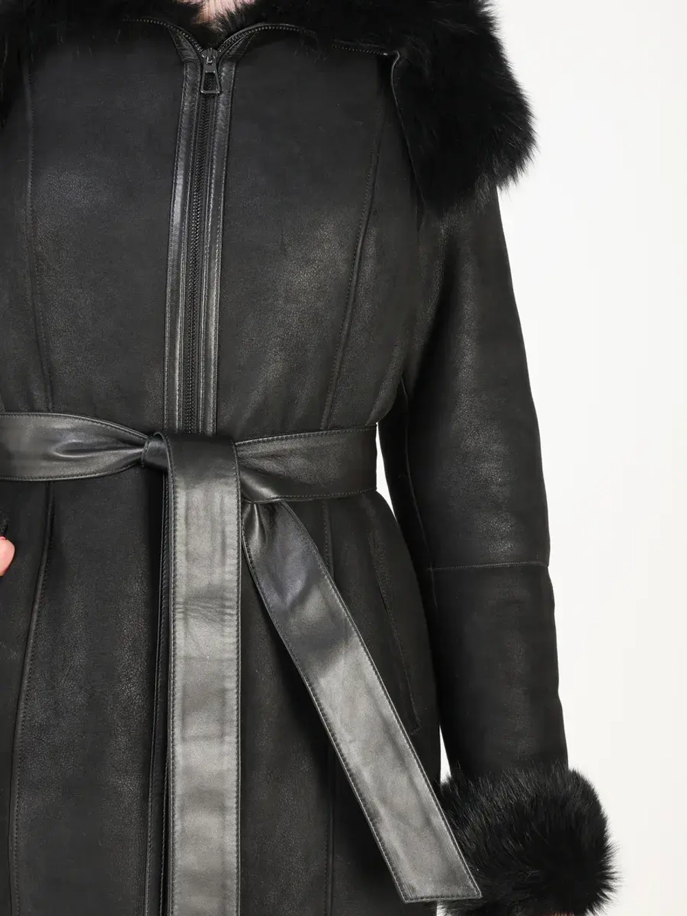 Дубленка зимняя натуральная с капюшоном длинная