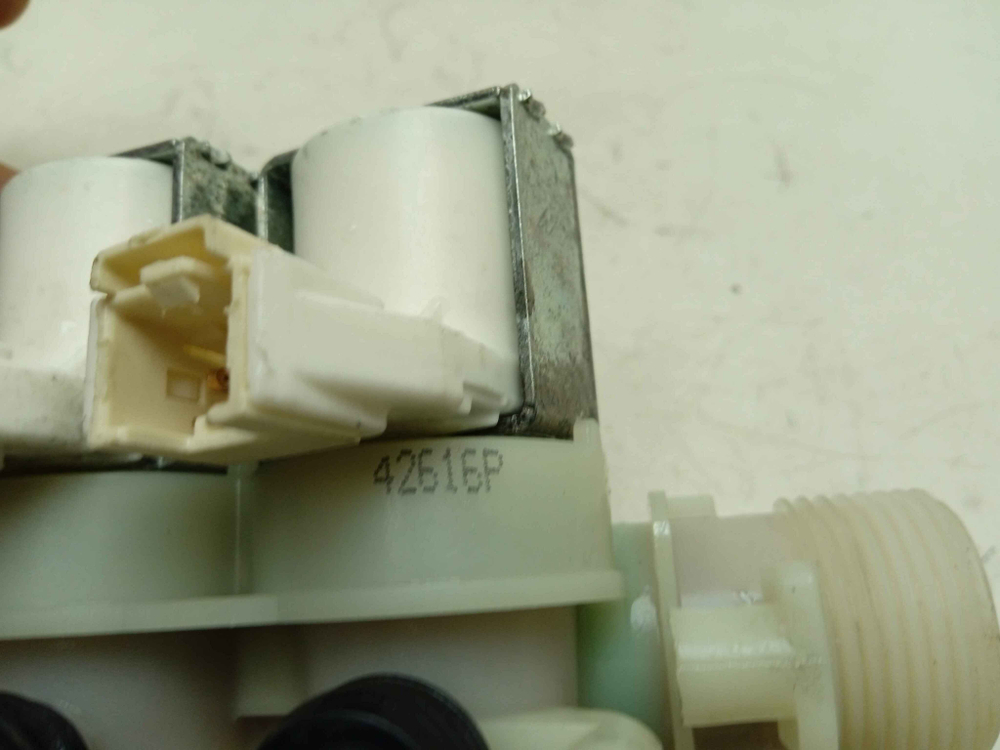 RST703D кт169 Клапан подачи воды для стиральной машины Hotpoint-Ariston RST703D б/у