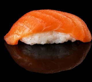 Суши с лососем