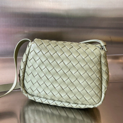 Bottega Veneta Small Cobble Messenger 27 cm