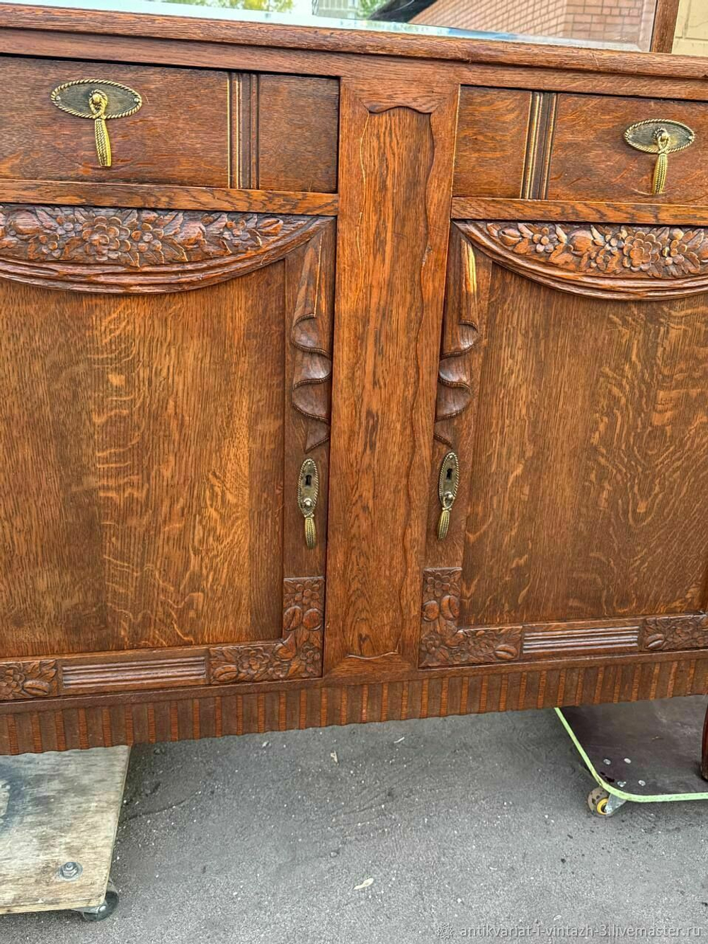 Старинный комод с зеркалом