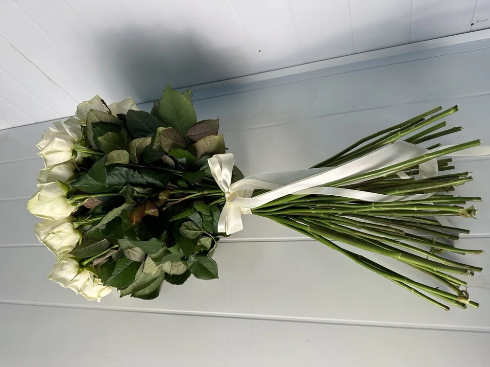 Букет из 51 белой розы 60 см