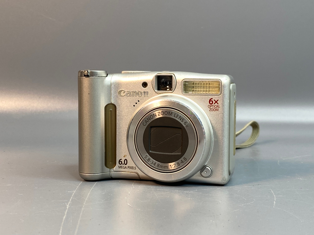 Canon PowerShot A700 небольшие царапки на линзе