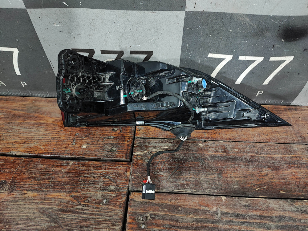 Фонарь задний левый Geely Monjaro 21-нв Б/У Оригинал 7057046100