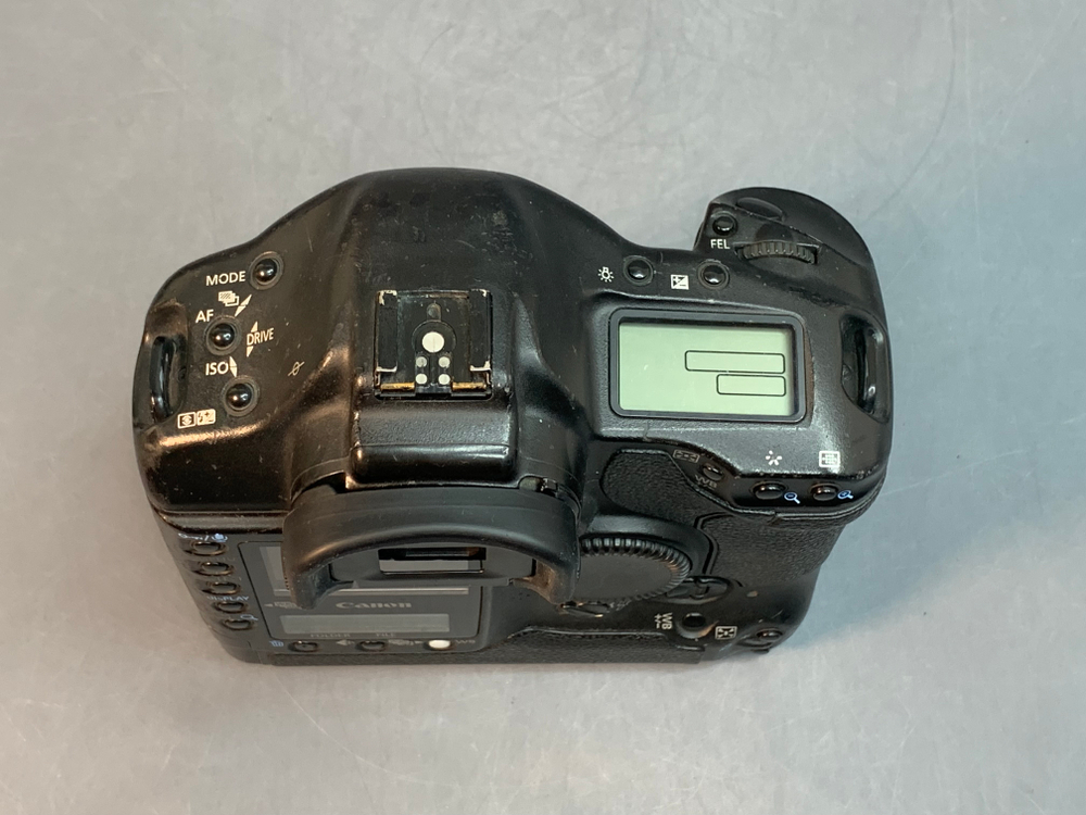 Canon EOS-1D Mark II 518.238 Кадров