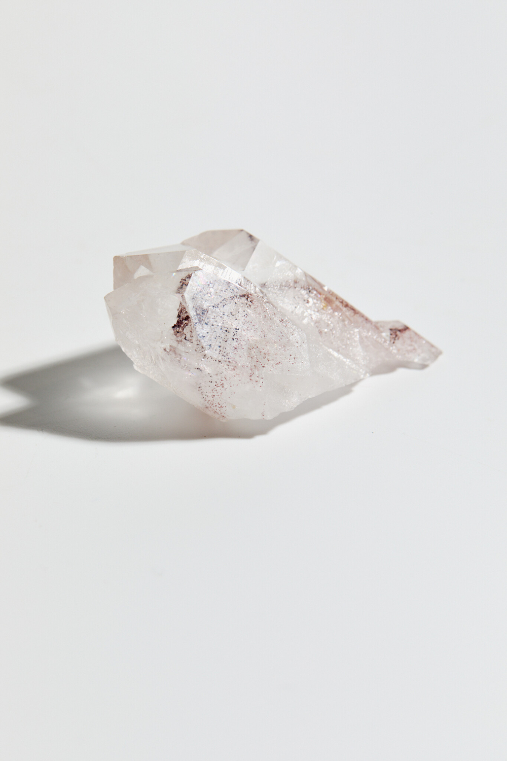 Горный хрусталь с гематитовым фантомом