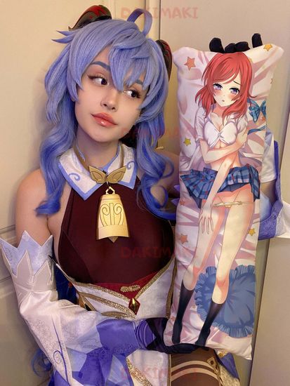 Мини дакимакура Маки Нишикино из Живая любовь арт. M0217, 60х20 см